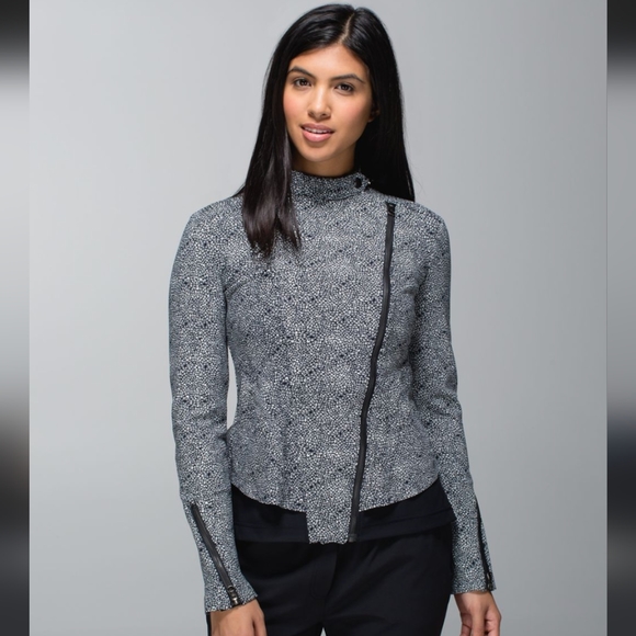 Lululemon Bust a Move Plush Petal Floral Black White Zip Jacket - Picture 7 of 8